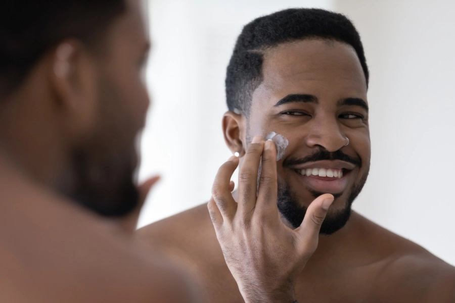 Aprenda como tirar a oleosidade do rosto masculino e ter uma pele mais saudável!